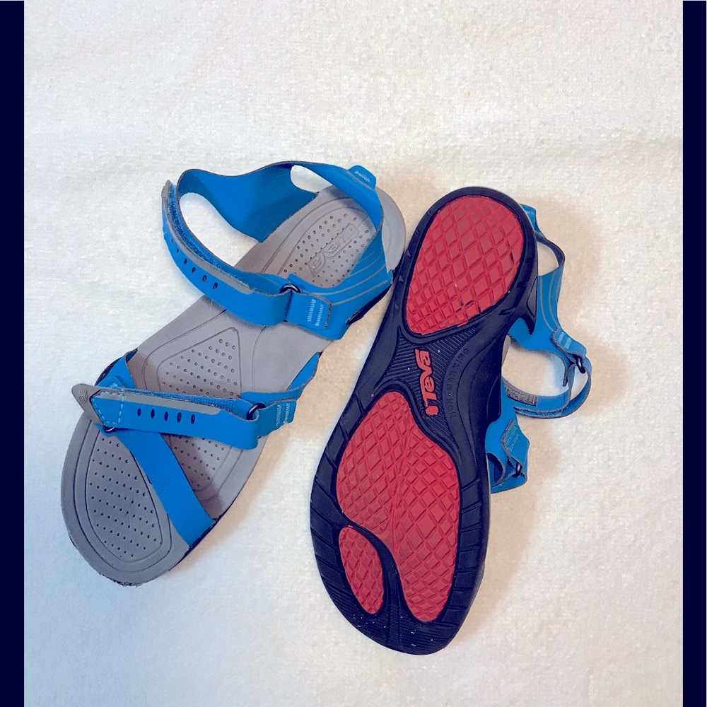 Teva boys or girls size 3